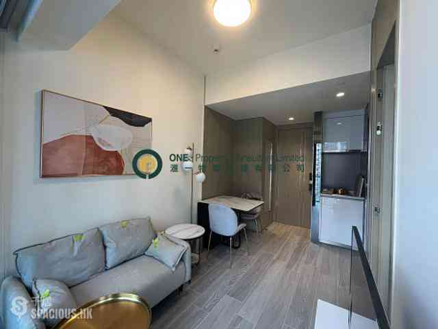 Sai Ying Pun - The Queens 02