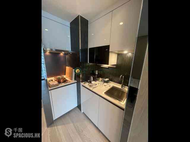 Sai Ying Pun - The Queens 04