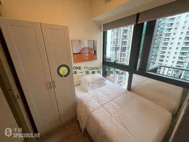 Sai Ying Pun - The Queens 05