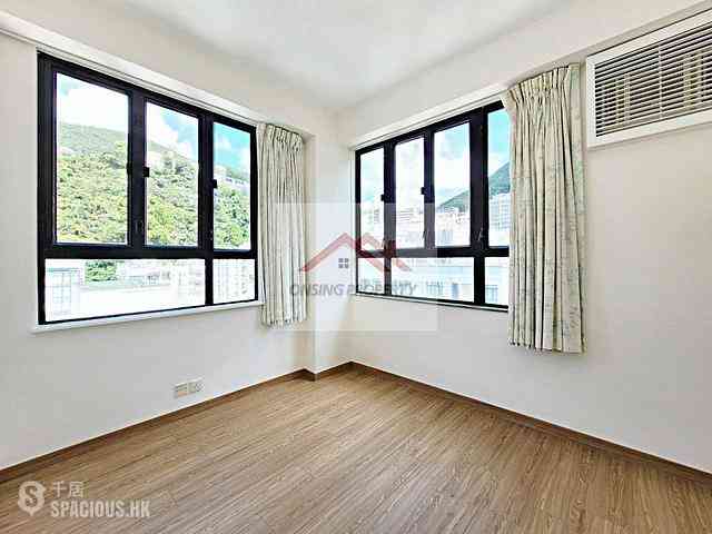 Happy Valley - Holly Court 04