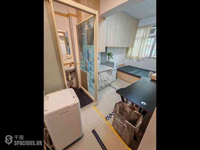Sai Ying Pun - Luen Tak Building 01