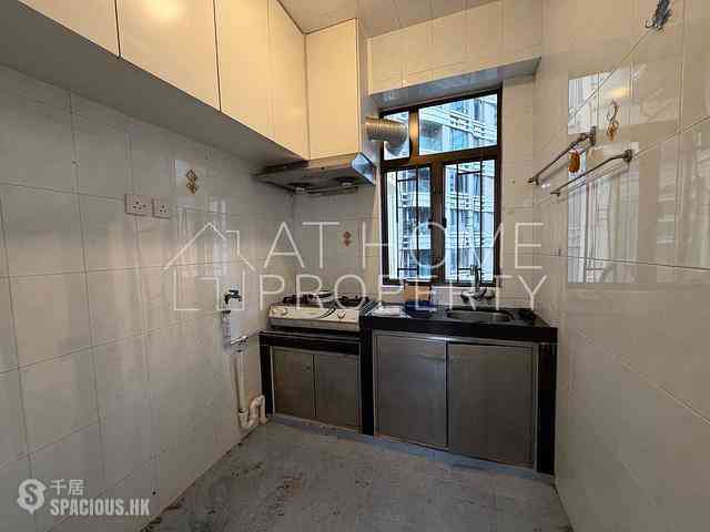 Mid Levels Central - On Fung Building 05
