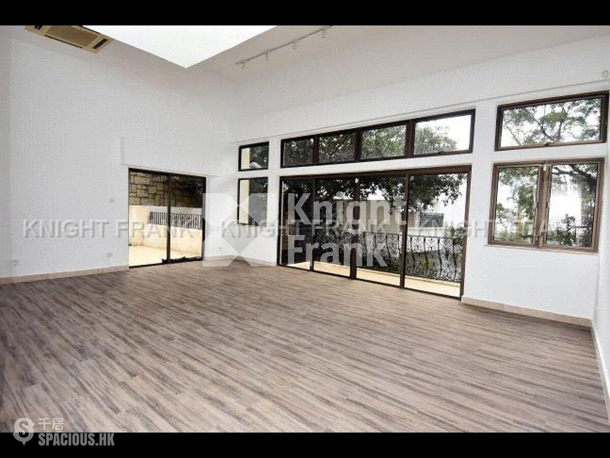 The Peak - Watford Villa 01