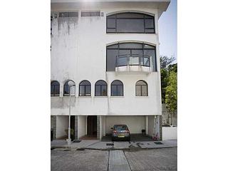 Chung Hom Kok - Casa Del Sol 05