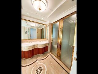 Mid Levels Central - Regence Royale Tower 2 12