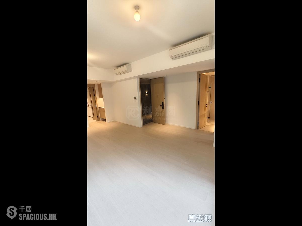 Wan Chai - 33 Kennedy Road 01