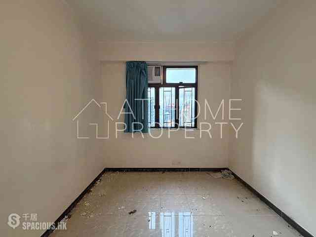 Mid Levels Central - On Fung Building 05