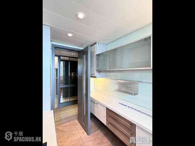 West Kowloon - The Harbourside Block 1 05