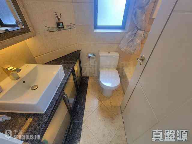 West Kowloon - The Arch Sun Tower (Block 1A) 05