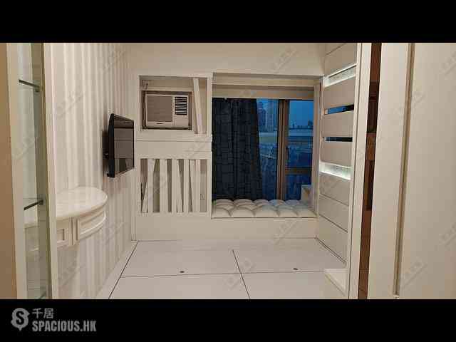 Tai Kok Tsui - Harbour Green Tower 6 09
