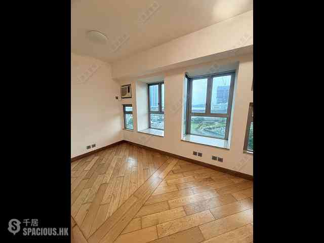 Tai Kok Tsui - Harbour Green Tower 6 01