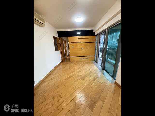 Tai Kok Tsui - Harbour Green Tower 6 06