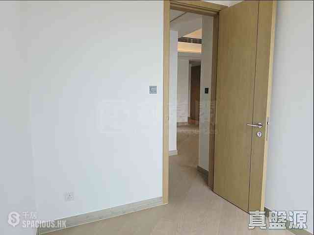 North Point - Victoria Harbour Phase 2B-3 Tower 1 07