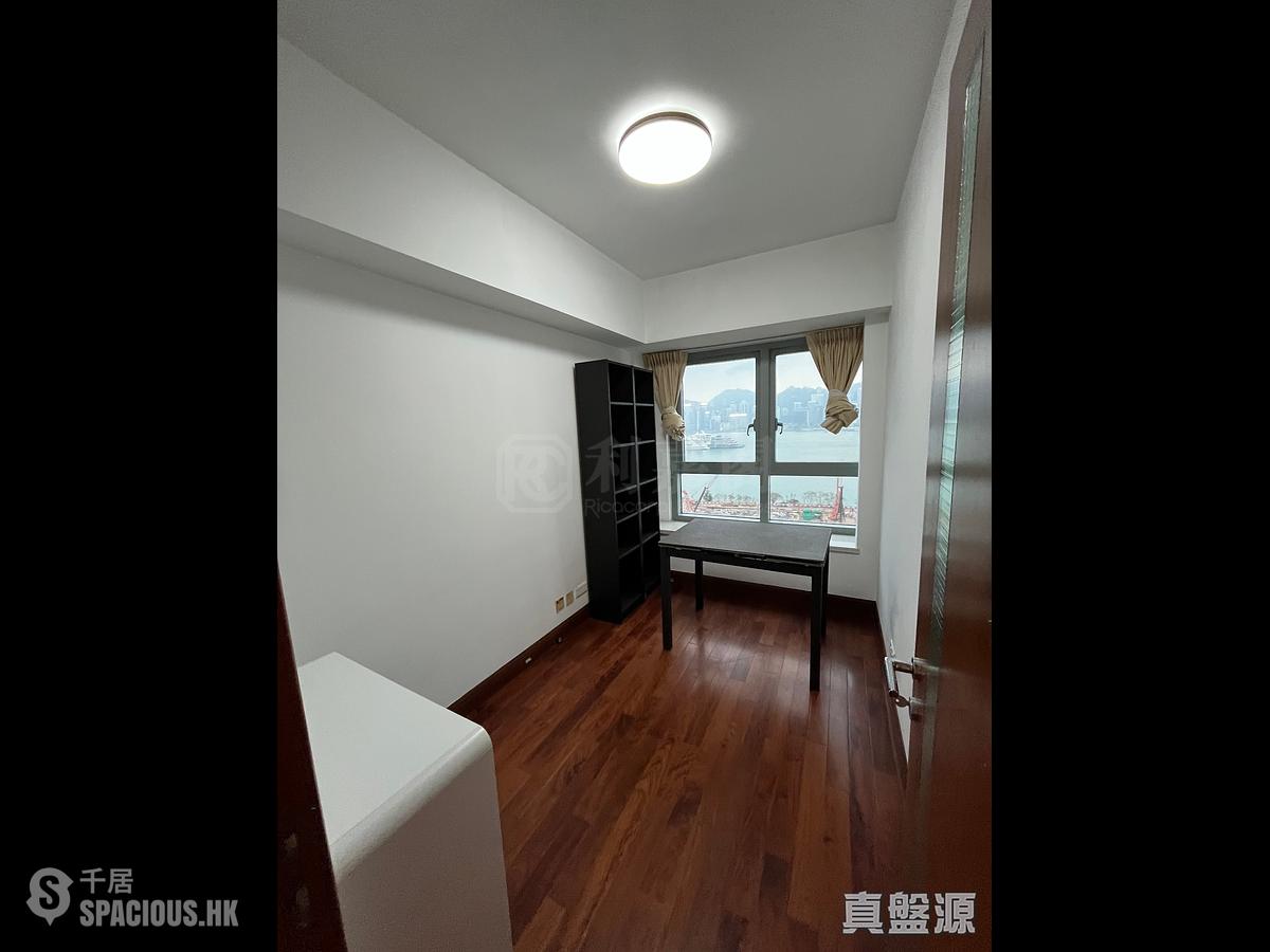 West Kowloon - The Harbourside Block 1 01