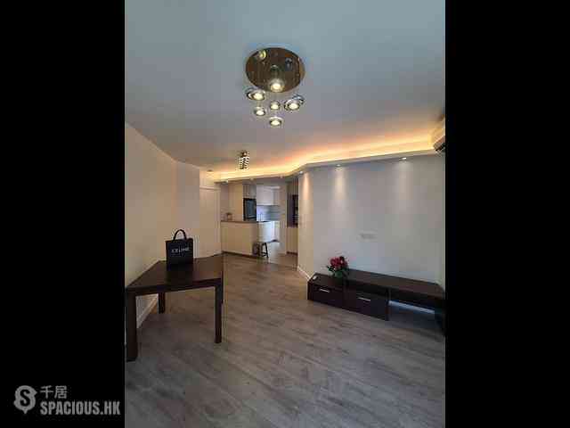 Mid Levels West - Euston Court 02