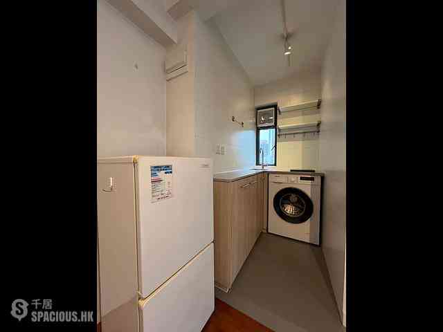Sai Ying Pun - Tung Cheung Building 05