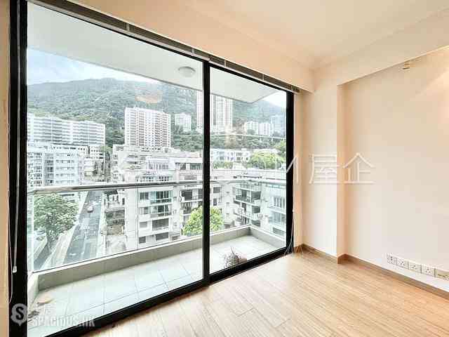 Happy Valley - Holly Court 04