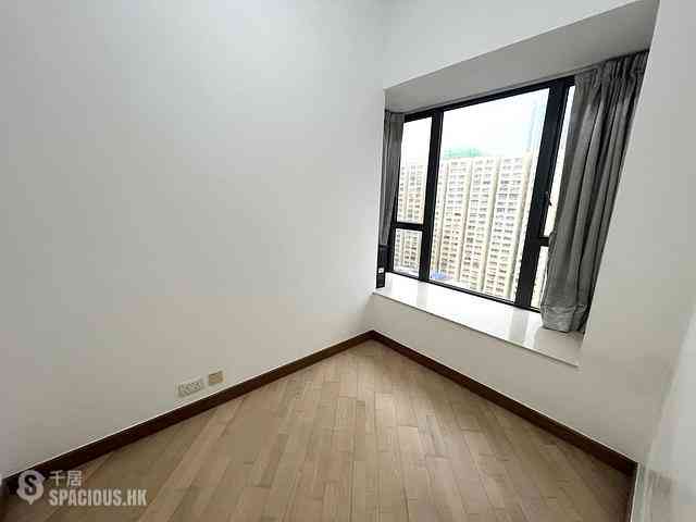 Sai Wan Ho - 18, Upper East 05