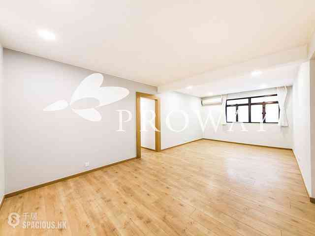 Happy Valley - Antonia House 01