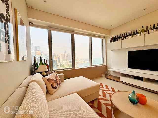 Wan Chai - Convention Plaza Apartments 09