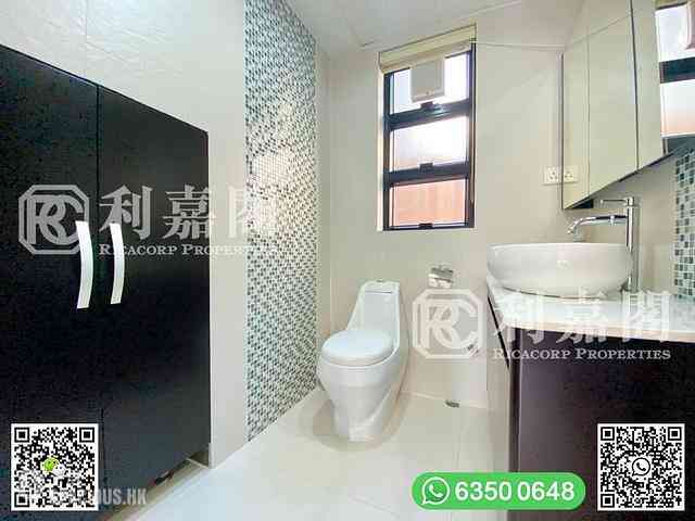 Clear Water Bay - Tai Hang Hau 14