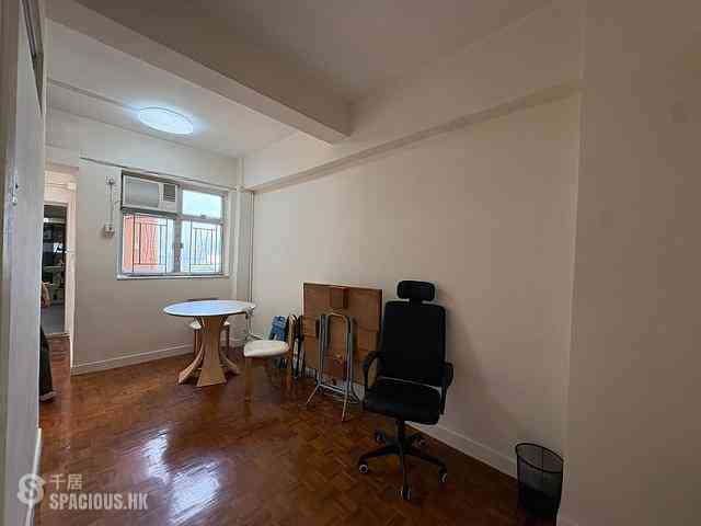 Sai Ying Pun - Tone Hing Building 01