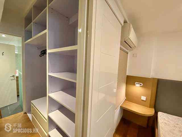 Sai Ying Pun - Luen Tak Building 09