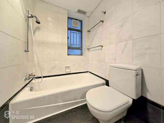 Tung Chung - Tung Chung Crescent 13