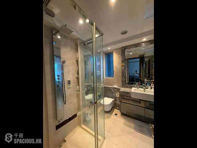 Wan Chai - The Avenue Phase 1 Block 5 02