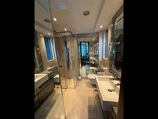 Wan Chai - The Avenue Phase 1 Block 5 03