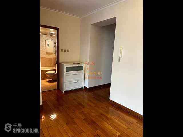 Kennedy Town - University Heights Block 2 03