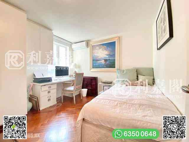 Clear Water Bay - Tai Hang Hau 16