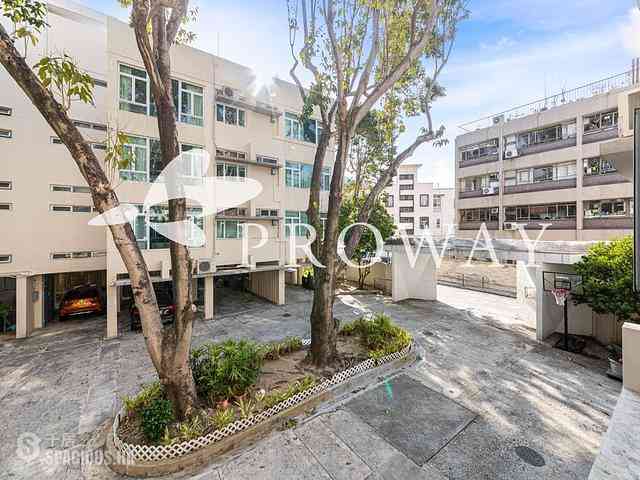 Pok Fu Lam - Bisney Villas 01