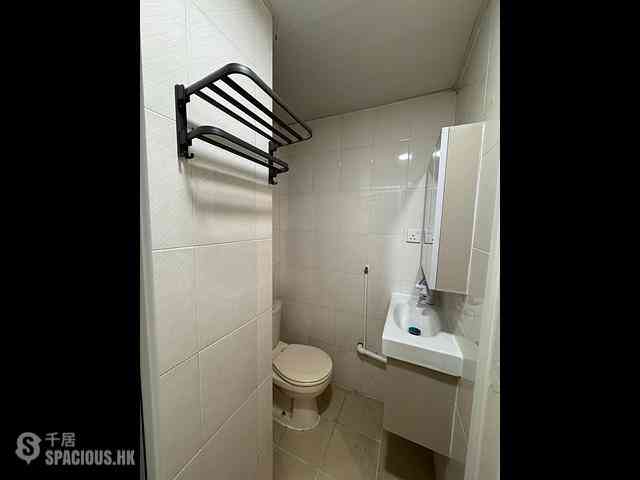 Mid Levels Central - On Fung Building 03