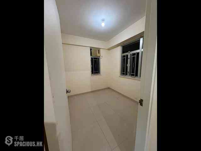 Mid Levels Central - On Fung Building 05