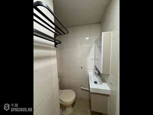 Mid Levels Central - On Fung Building 15