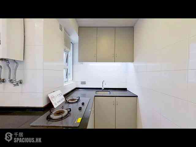 Mid Levels West - Bonanza Court 08