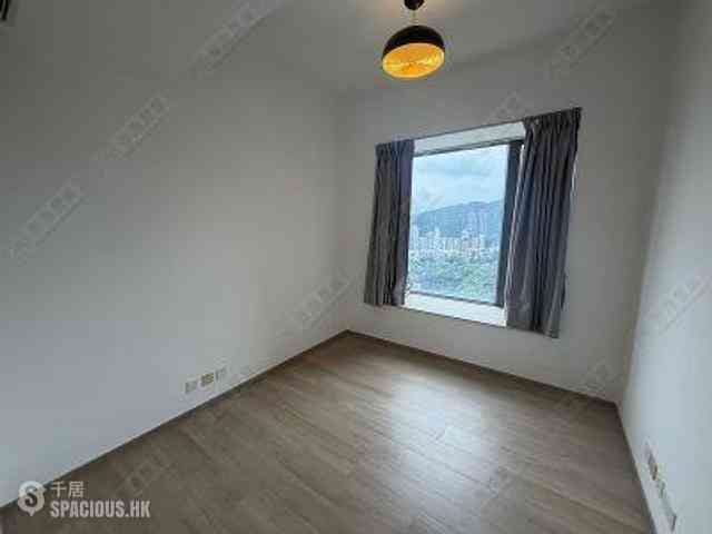 Happy Valley - Broadwood Twelve 06