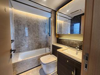 Wong Chuk Hang - The Southside Phase 2 La Marina Tower 2B 07