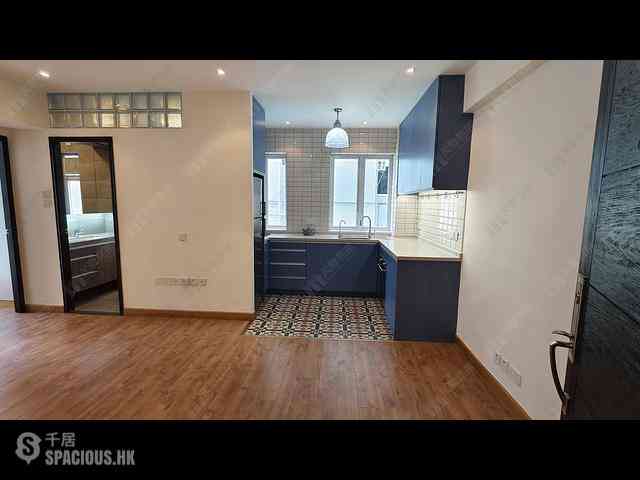 Causeway Bay - Lai Yuen Apartments 01