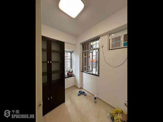 Mong Kok - Hung Wai Building 05