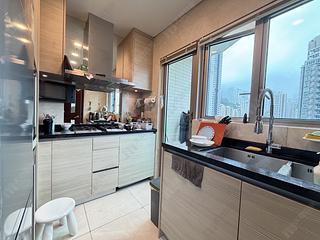 Wan Chai - The Avenue Phase 2 Block 1 03