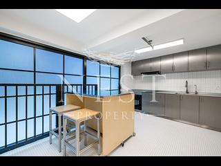 Central - 10, Gage Street 07