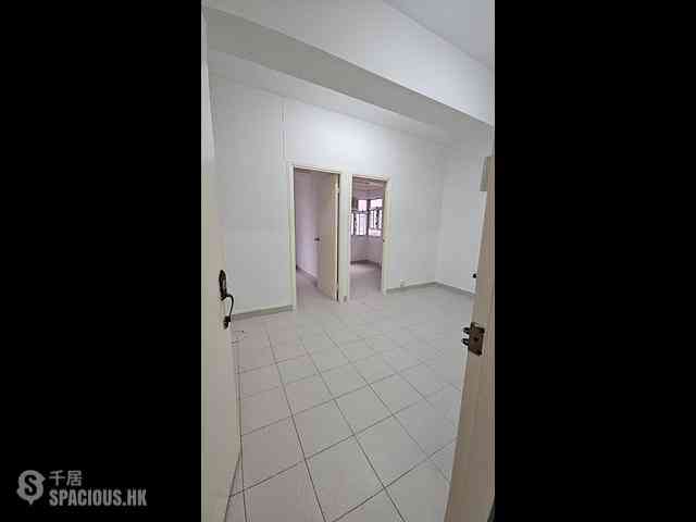 Kennedy Town - Luen On Apartments 01