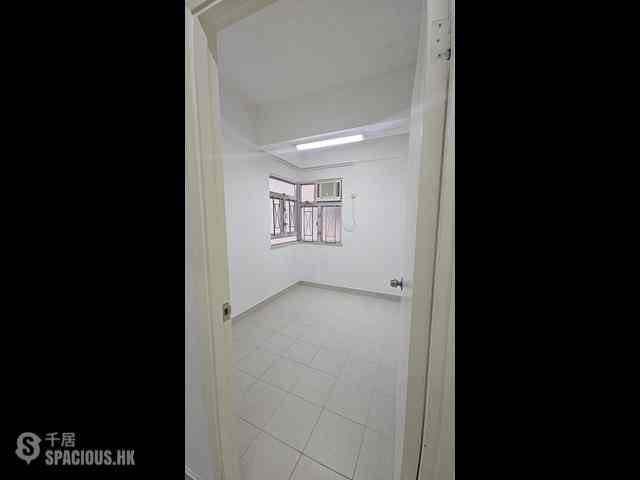Kennedy Town - Luen On Apartments 04