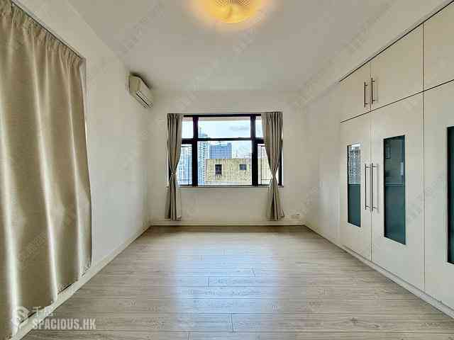 Mid Levels West - Parkway Court 12