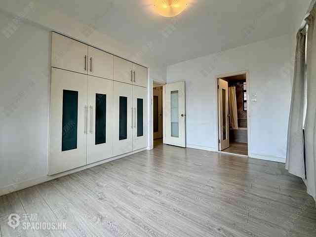 Mid Levels West - Parkway Court 16