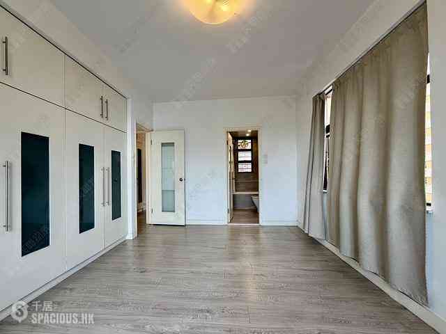 Mid Levels West - Parkway Court 17