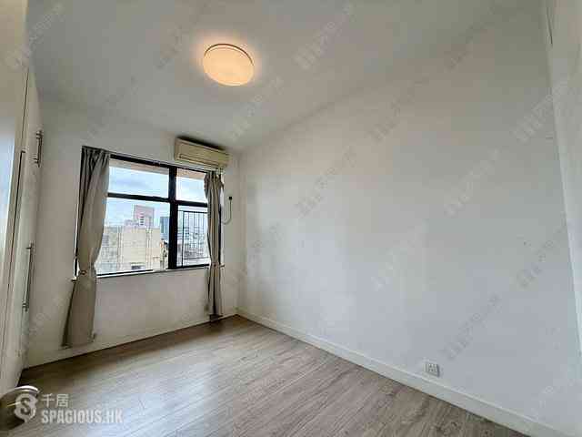 Mid Levels West - Parkway Court 21