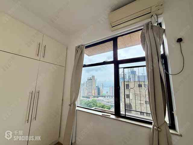 Mid Levels West - Parkway Court 22